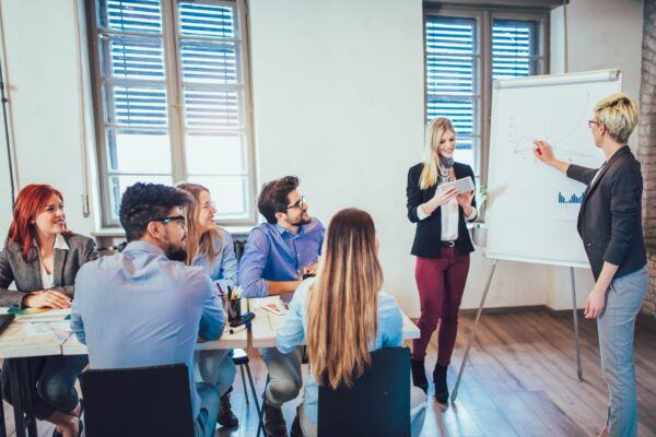 Comment assurer un bon équilibre entre théorie et pratique dans une formation hybride ?