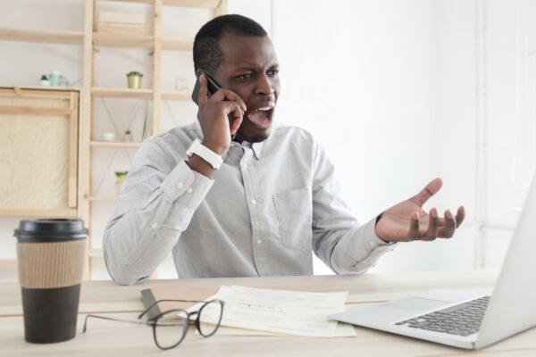 Conseils pour faire face et gérer un client agressif